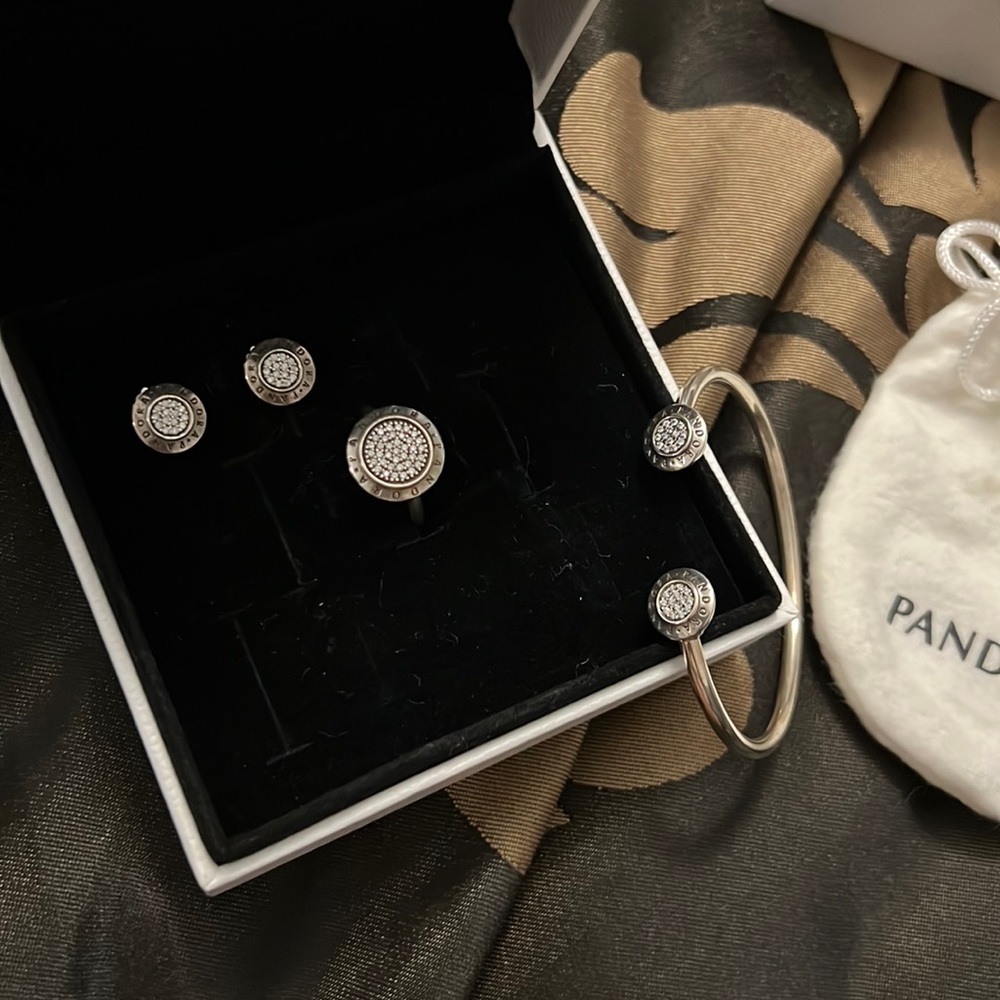 Pandora bracelet set